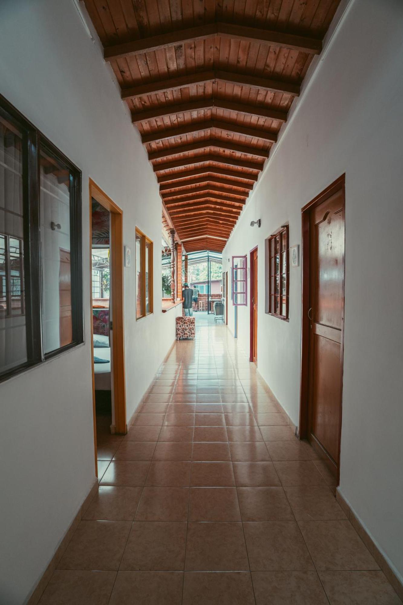 Hostal Pura Vida La 70 Medellin Bagian luar foto