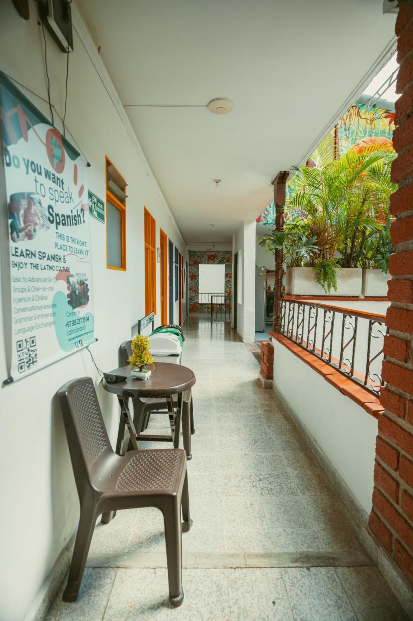 Hostal Pura Vida La 70 Medellin Bagian luar foto